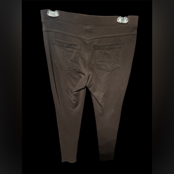 HUE black pants. Women’s Large. Elastic waist. False front pockets. Back pockets - Picture 2 of 7